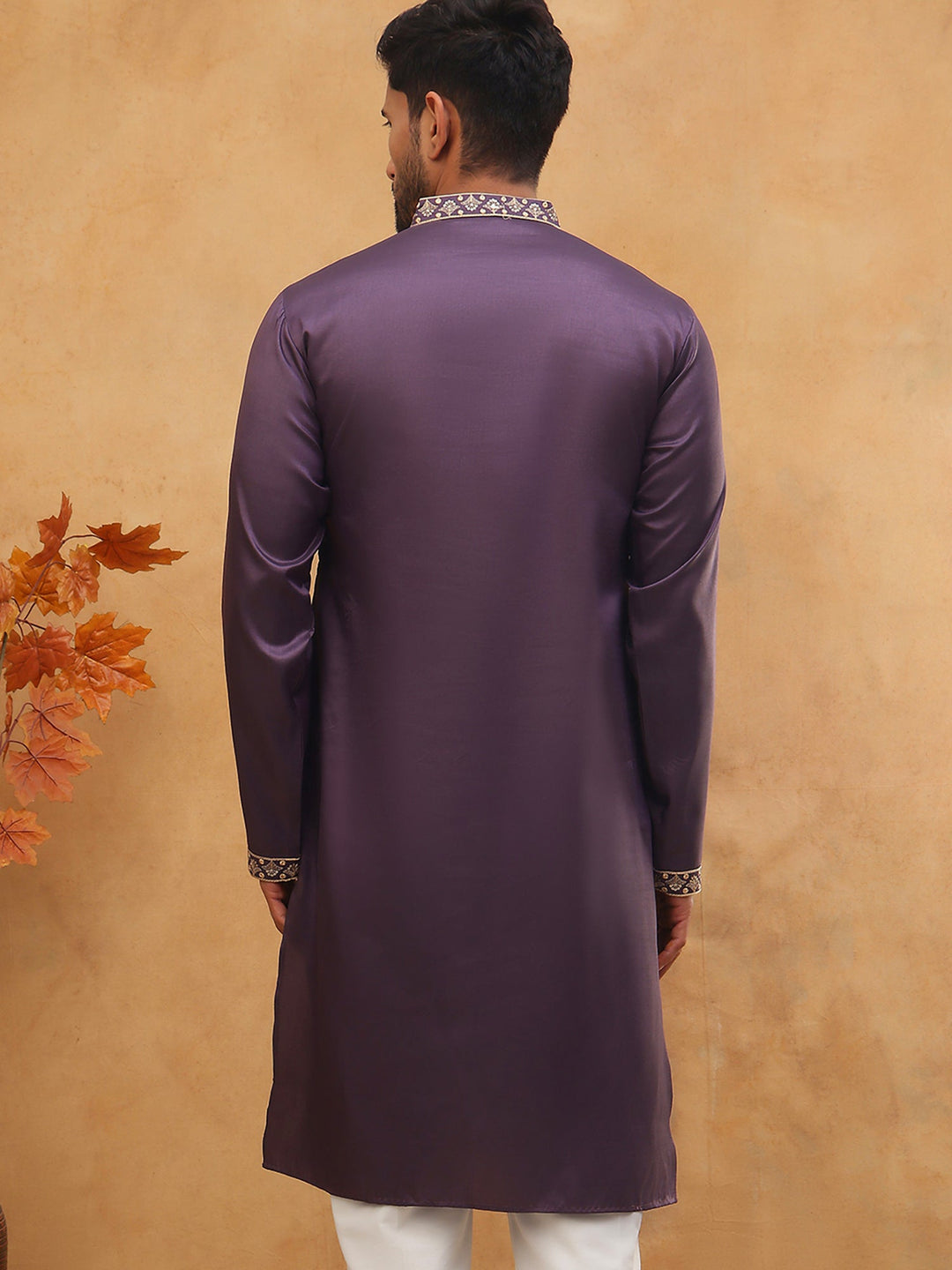 Men Silk Blend Kurta With Embroidery