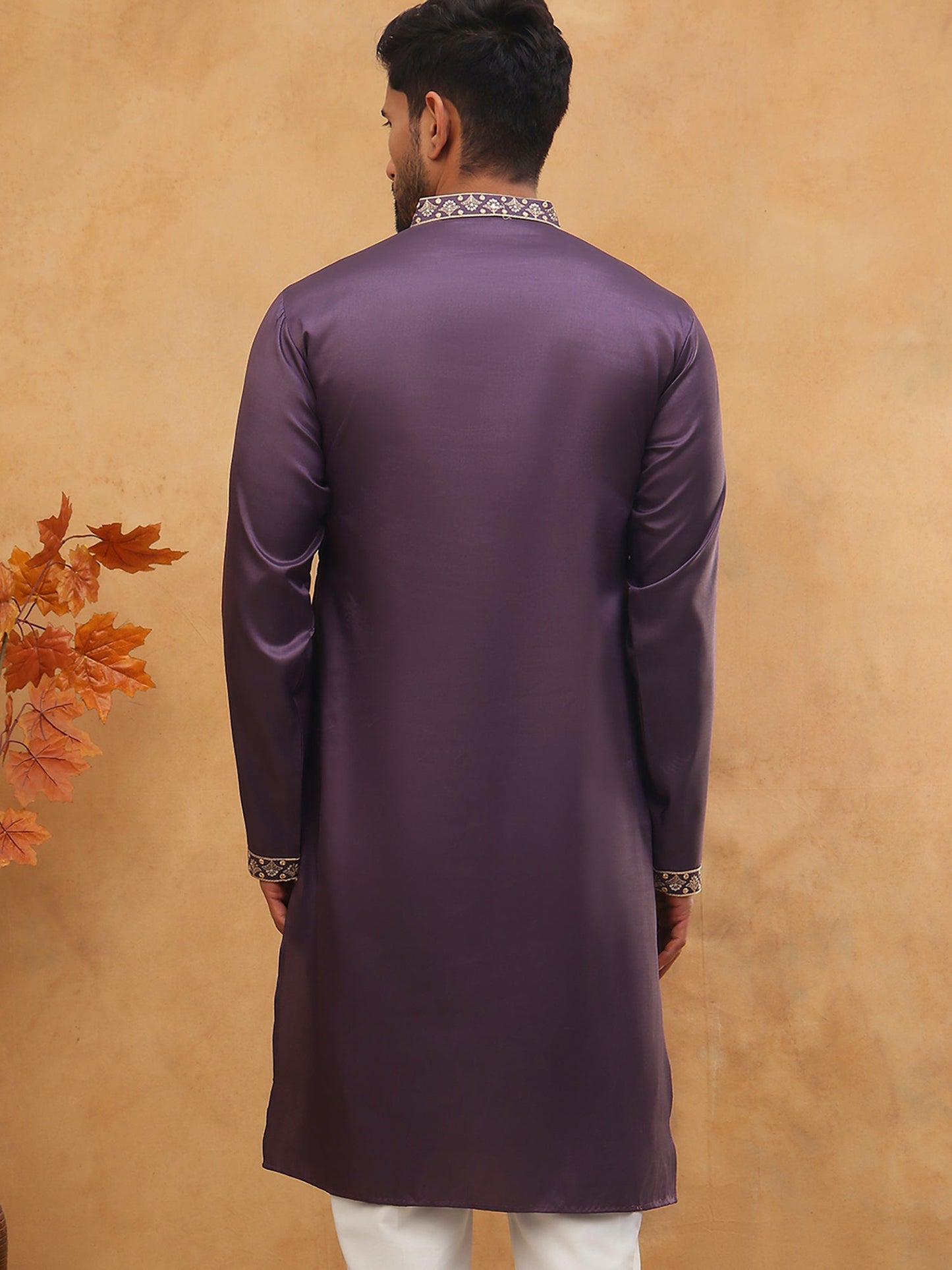 Men Silk Blend Kurta With Embroidery