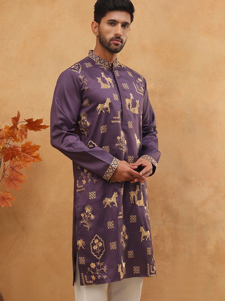 Men Silk Blend Kurta With Embroidery