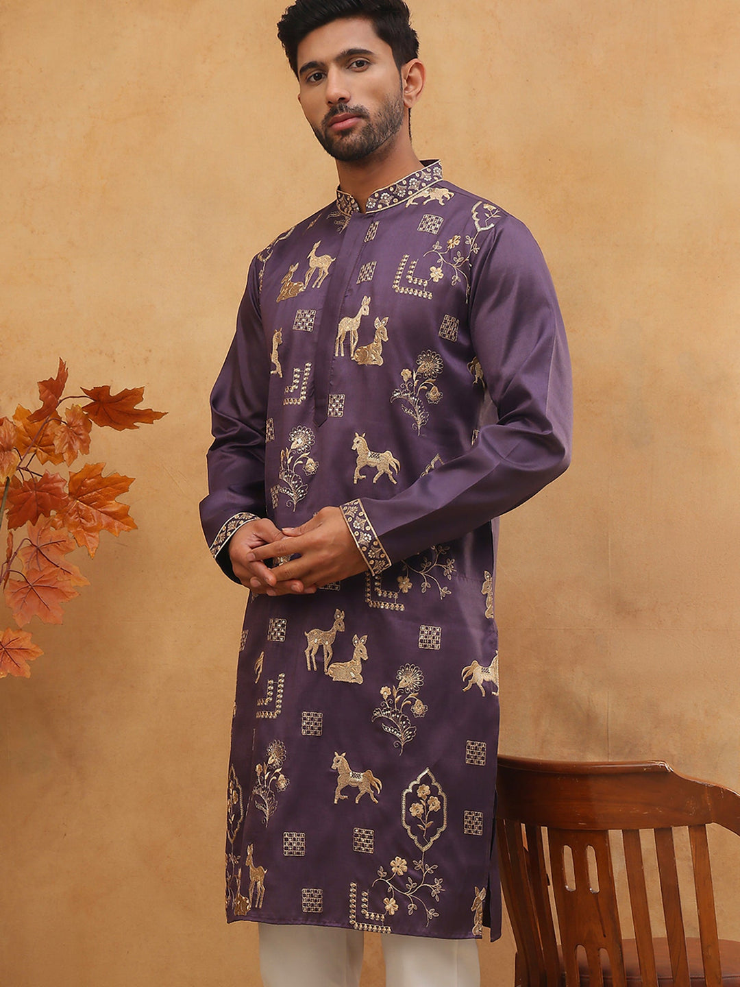 Men Silk Blend Kurta With Embroidery