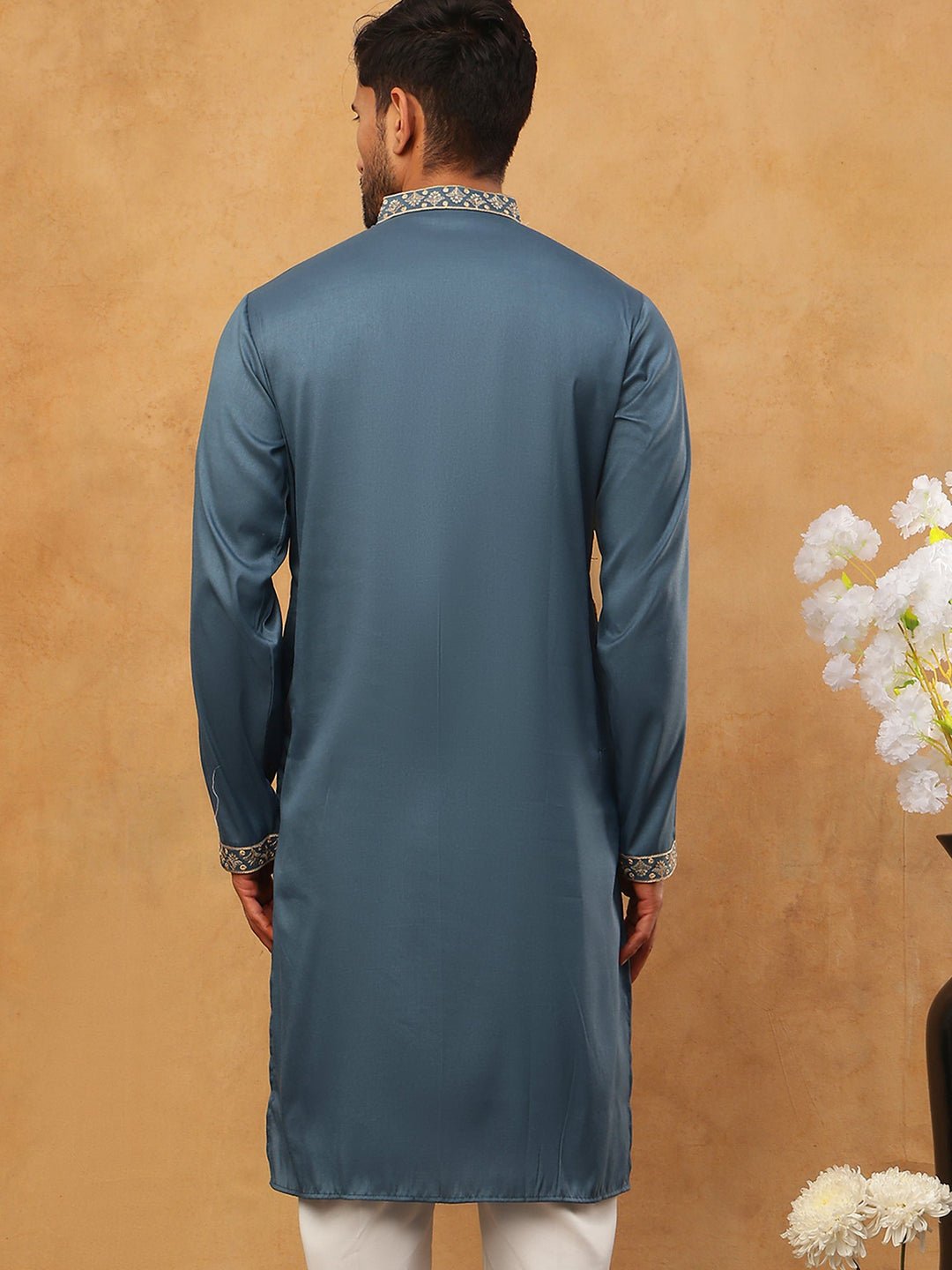 Men Silk Blend Kurta With Embroidery