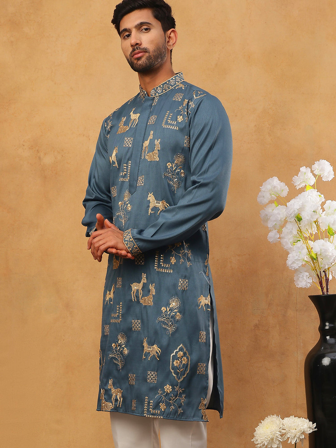 Men Silk Blend Kurta With Embroidery