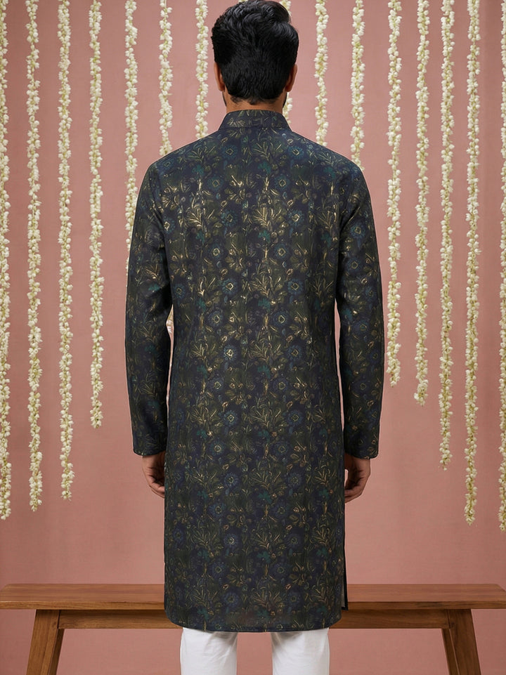 Men Cotton Blend Kurta With Foil Print