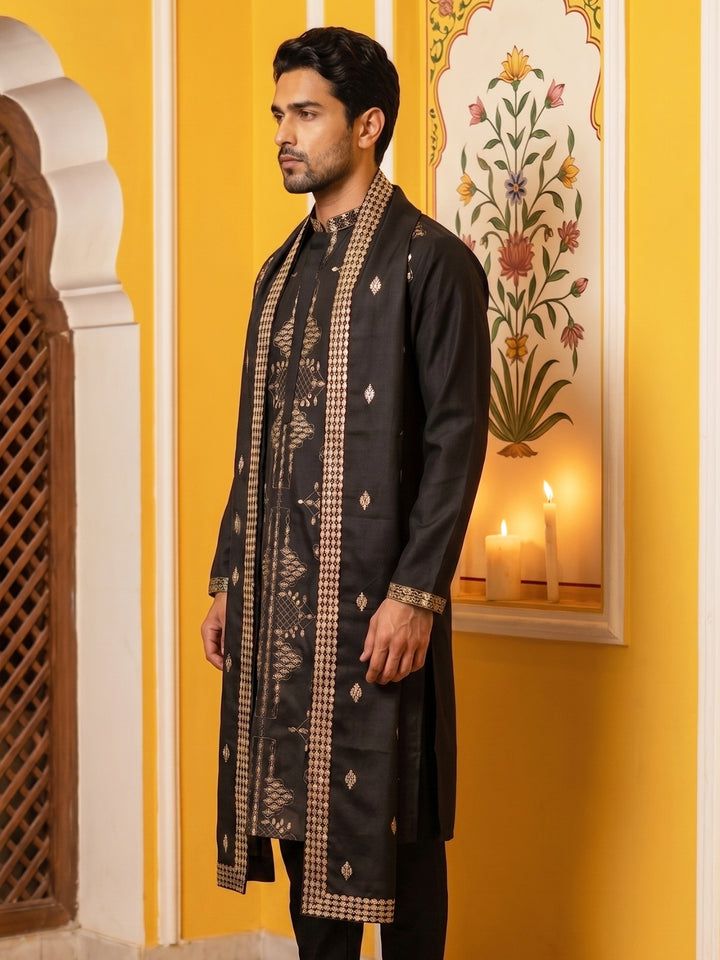 Men’S Embroidered Kurta With Dupatta