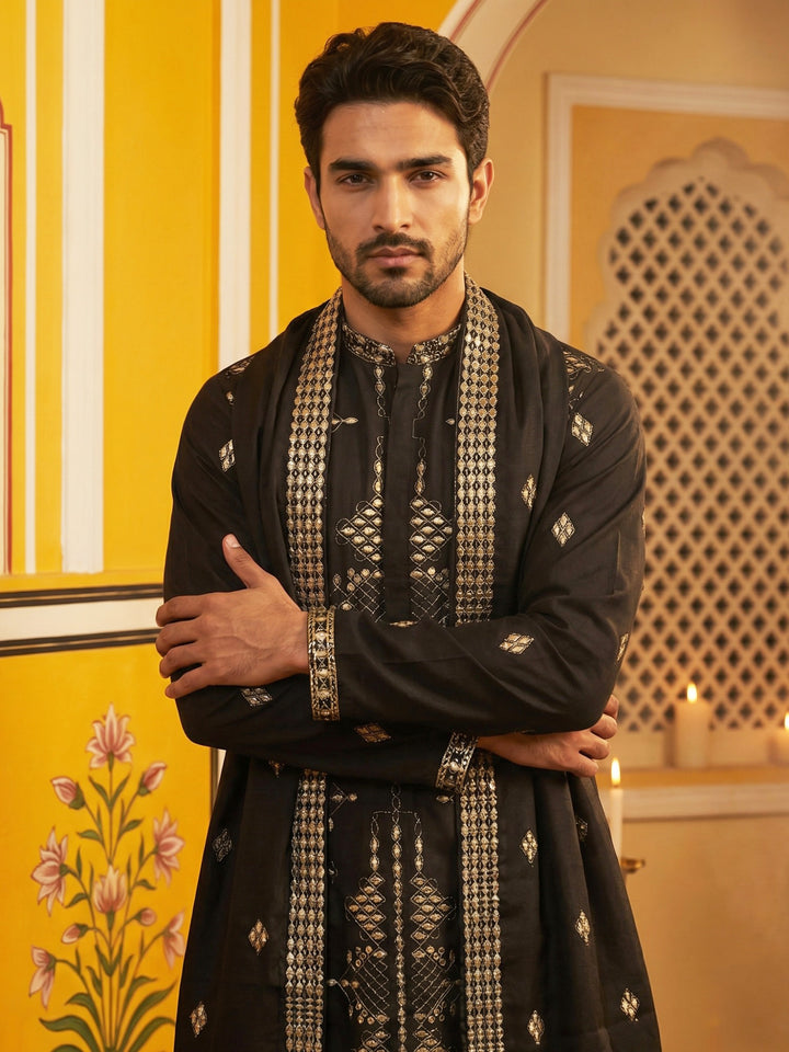 Men’S Embroidered Kurta With Dupatta