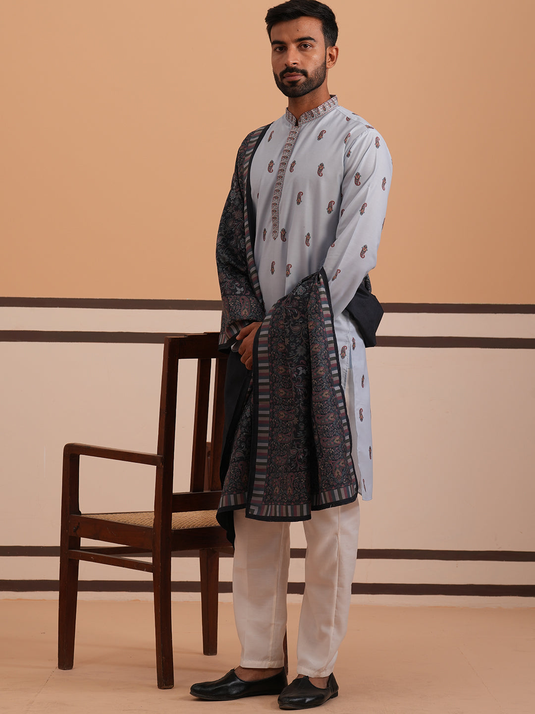 Paisley Print Kurta Pyjama Set With Contrast Dupatta