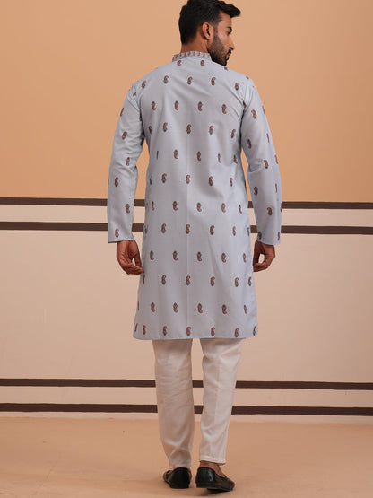 Paisley Print Kurta Pyjama Set With Contrast Dupatta