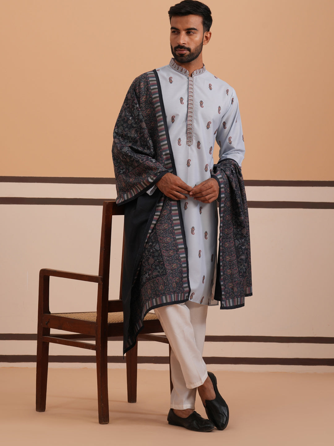 Paisley Print Kurta Pyjama Set With Contrast Dupatta