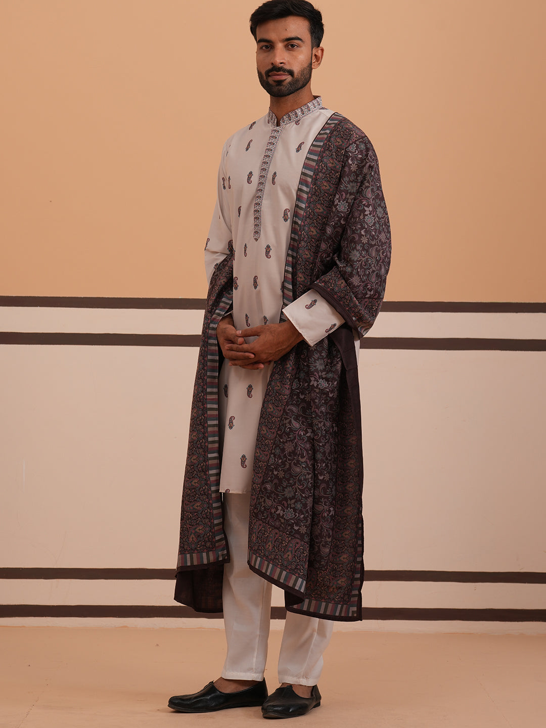 Paisley Print Kurta Pyjama Set With Contrast Dupatta