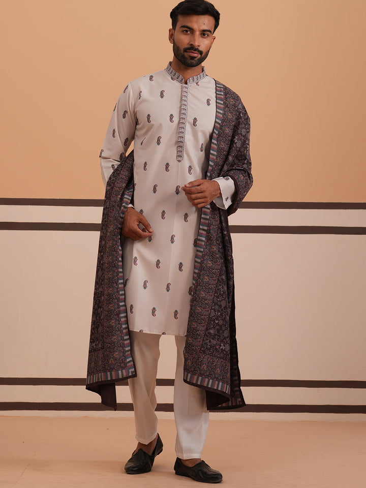 Paisley Print Kurta Pyjama Set With Contrast Dupatta