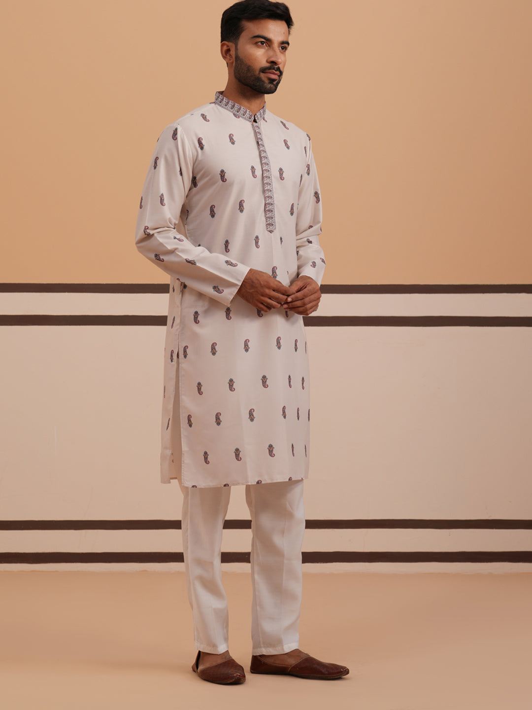 Paisley Print Kurta Pyjama Set With Contrast Dupatta