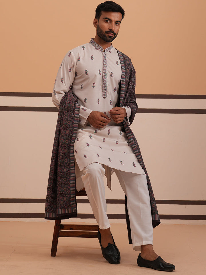 Paisley Print Kurta Pyjama Set With Contrast Dupatta