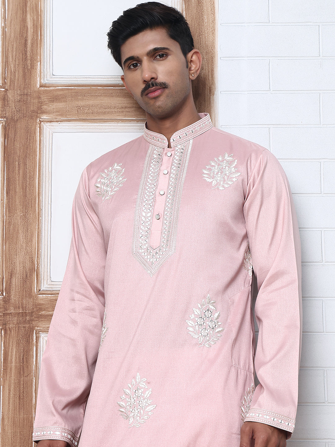 Men’S Silk Blend Ethnic Embroidered Kurta Pyjama