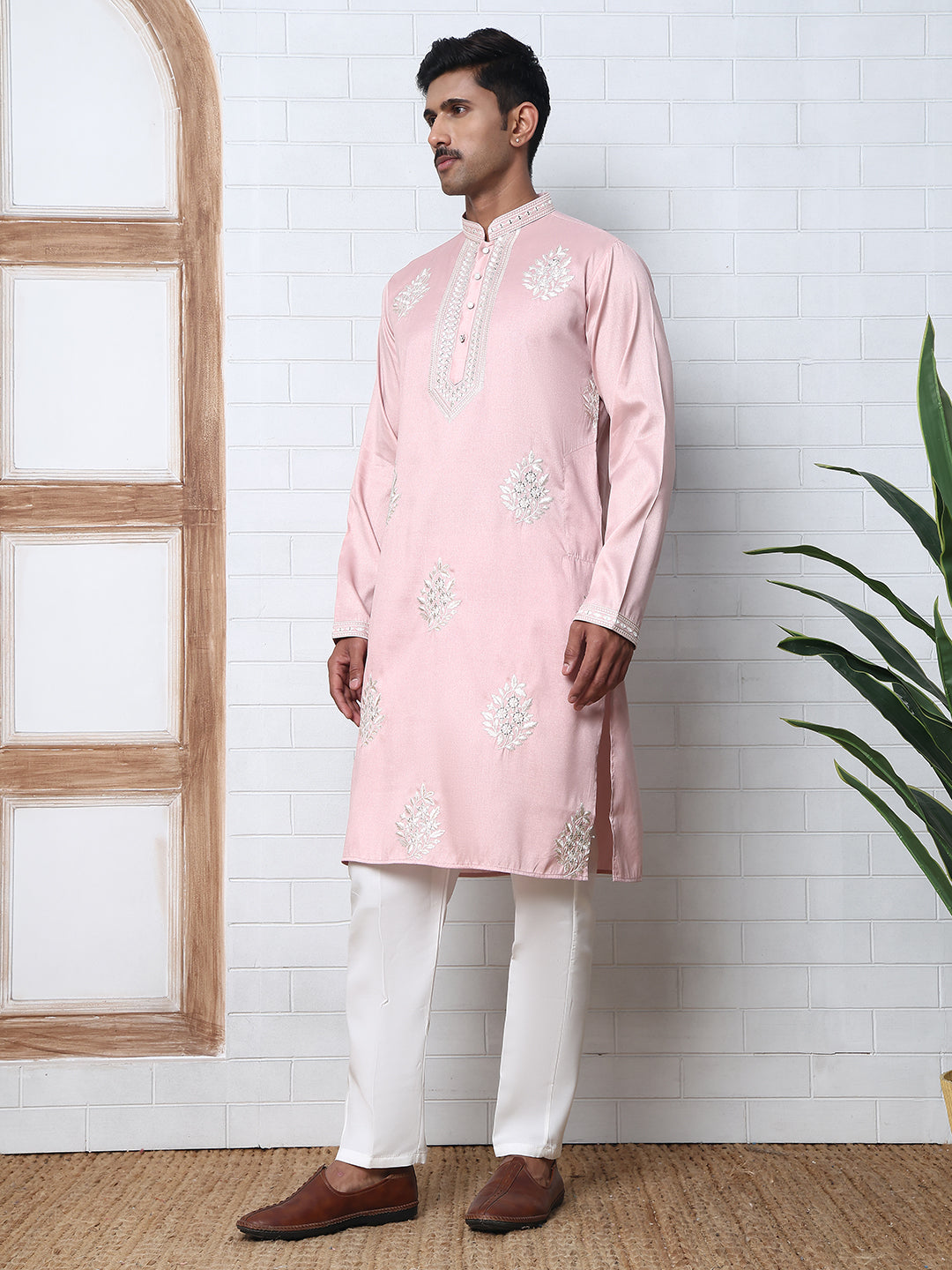 Men’S Silk Blend Ethnic Embroidered Kurta Pyjama