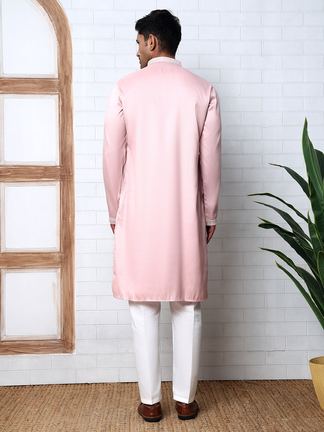 Men’S Silk Blend Ethnic Embroidered Kurta Pyjama