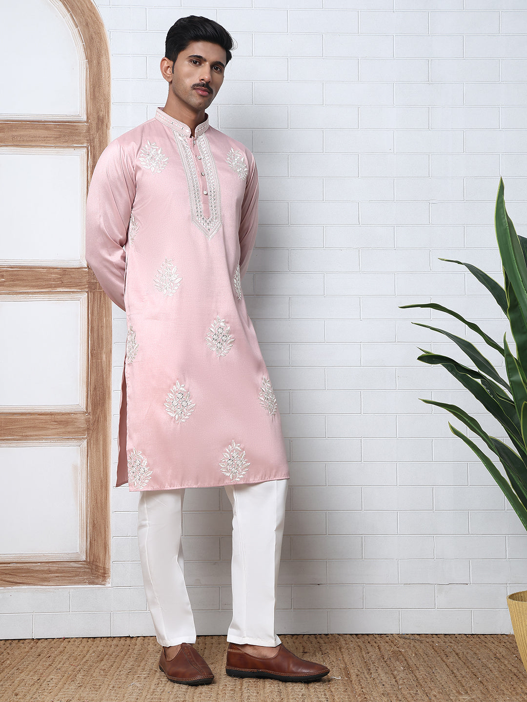 Men’S Silk Blend Ethnic Embroidered Kurta Pyjama