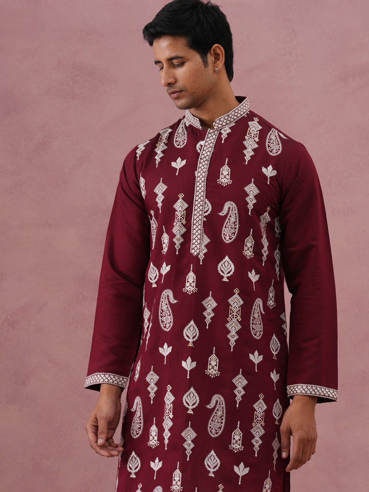 Silk Blend Ethnic Embroidered Kurta Pyjama For Men