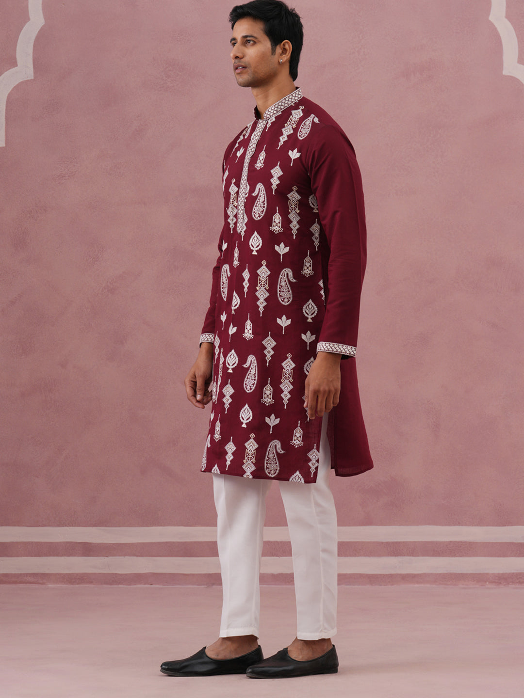 Silk Blend Ethnic Embroidered Kurta Pyjama For Men