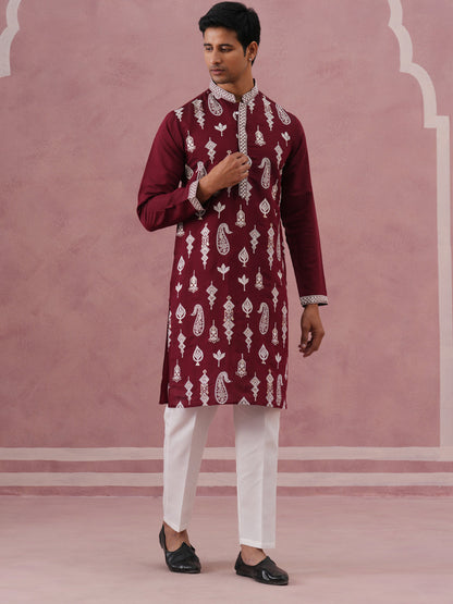 Silk Blend Ethnic Embroidered Kurta Pyjama For Men