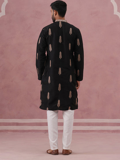 Men'S Silk Blend Embroidered Kurta Pyjama Set