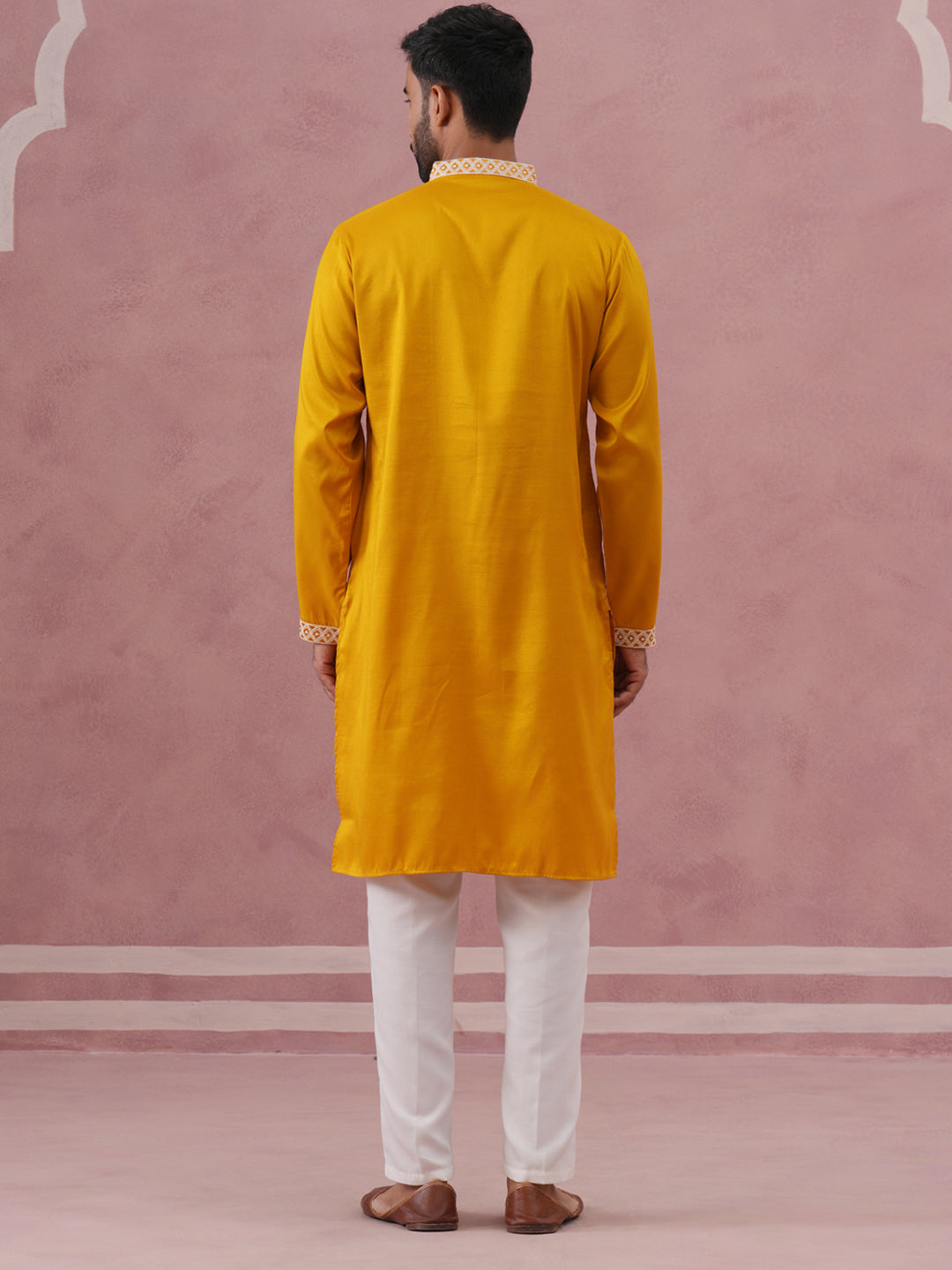 Men’S Ethnic Silk Blend Embroidered Kurta Set