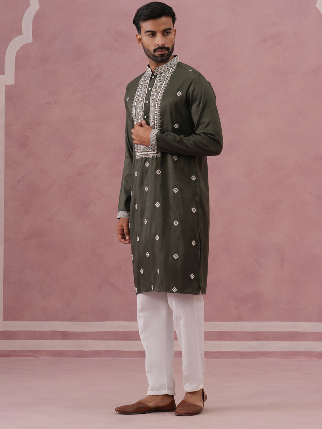 Men’S Ethnic Silk Blend Embroidered Kurta Set