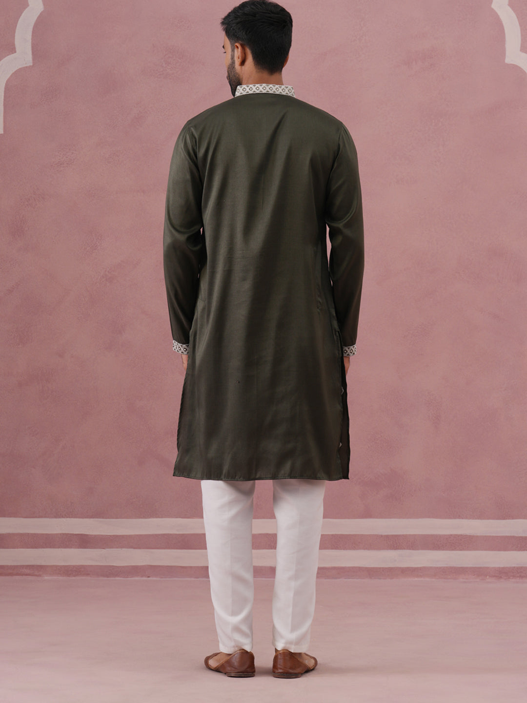 Men’S Ethnic Silk Blend Embroidered Kurta Set