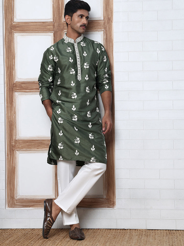 Men’S Embroidered Silk Blend Kurta Pyjama