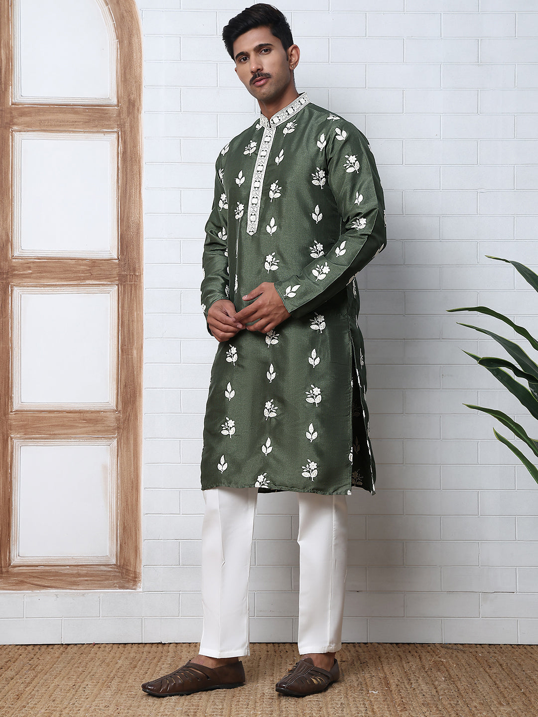 Men’S Embroidered Silk Blend Kurta Pyjama