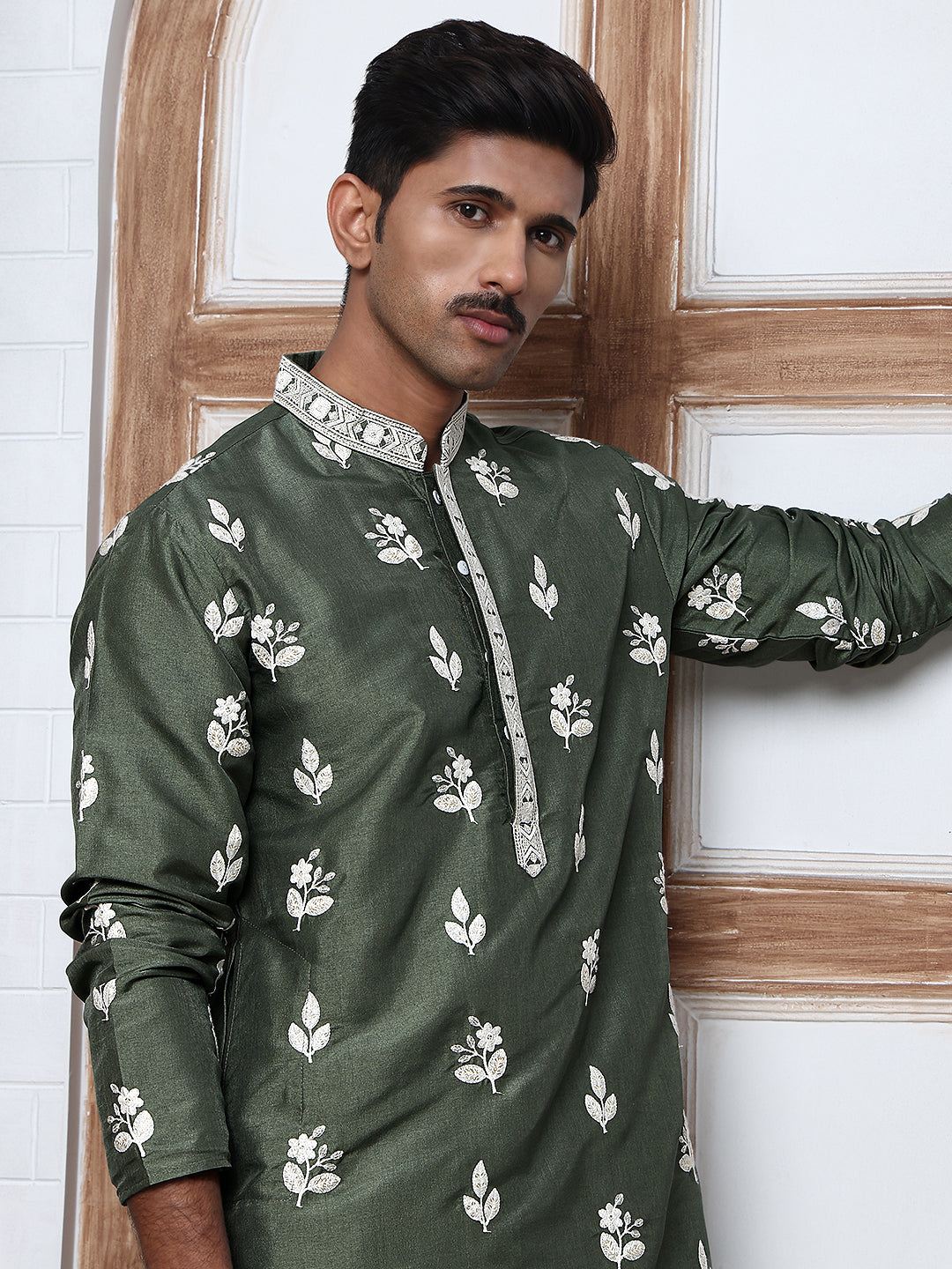 Men’S Embroidered Silk Blend Kurta Pyjama