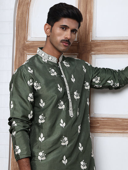 Men’S Embroidered Silk Blend Kurta Pyjama