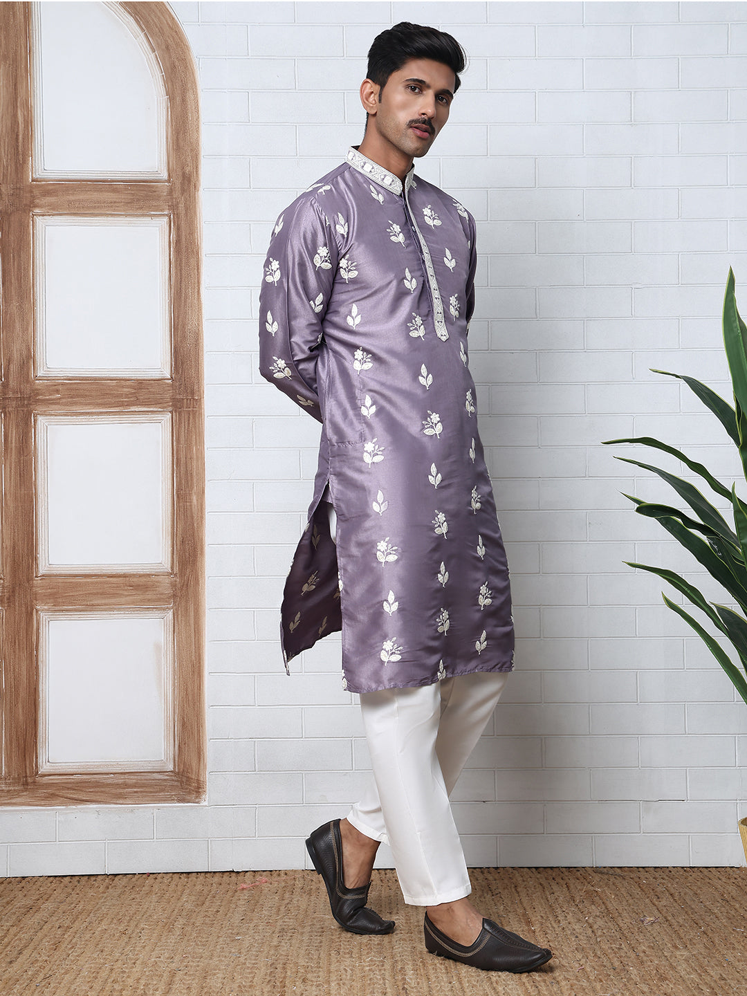 Men’S Embroidered Silk Blend Kurta Pyjama