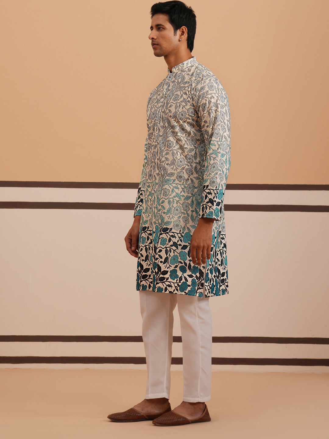 Men’S Printed Kurta Pyjama With Embroidered Detailing
