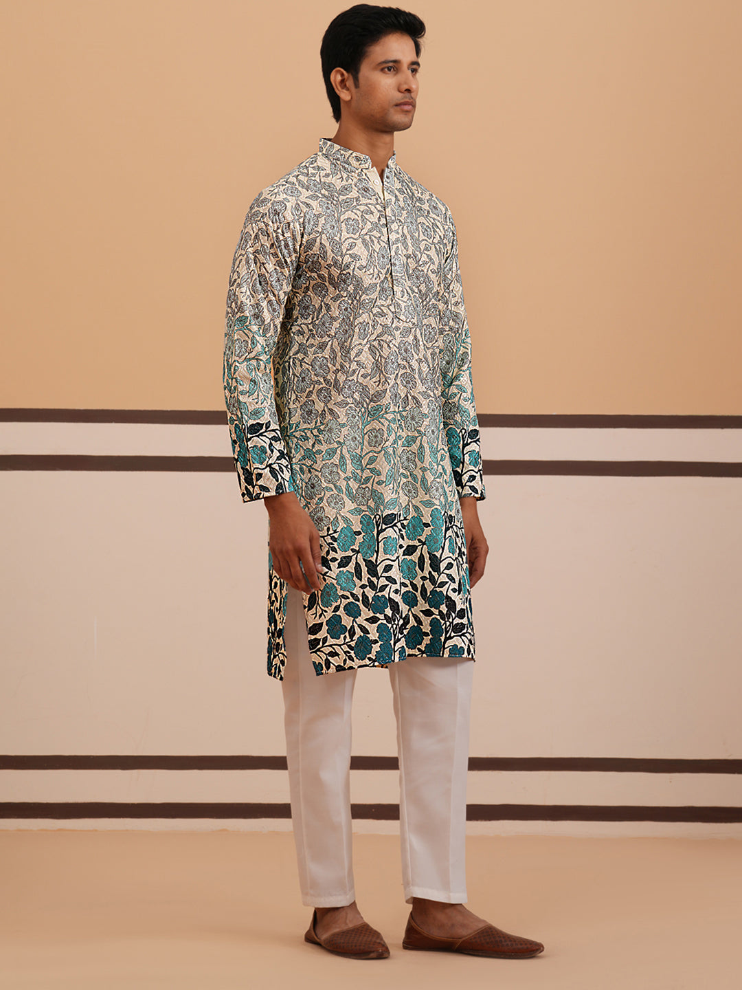 Men’S Printed Kurta Pyjama With Embroidered Detailing