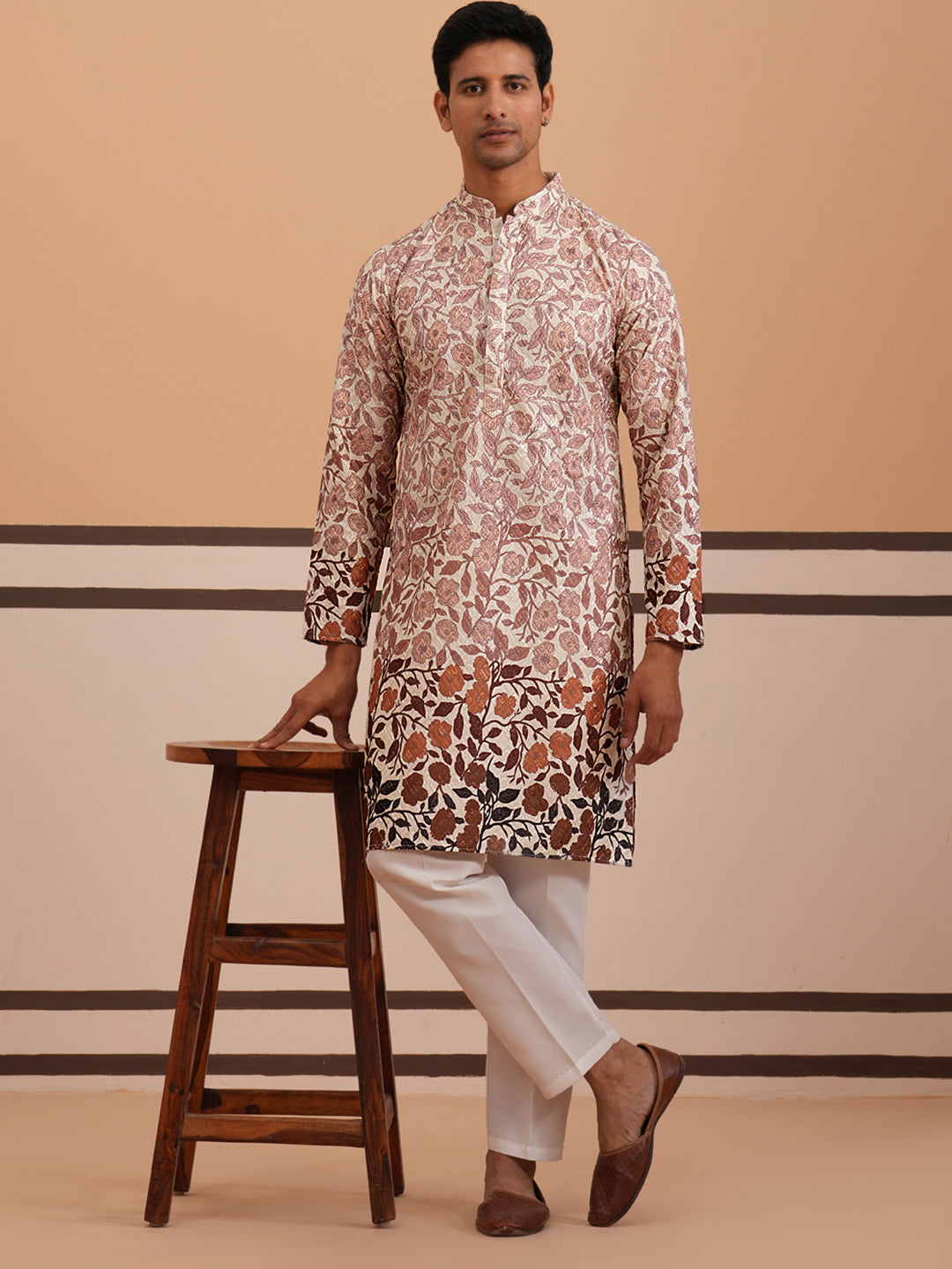 Men’S Printed Kurta Pyjama With Embroidered Detailing