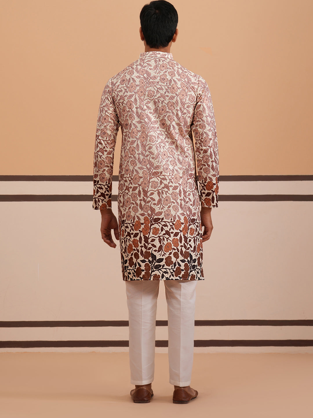 Men’S Printed Kurta Pyjama With Embroidered Detailing