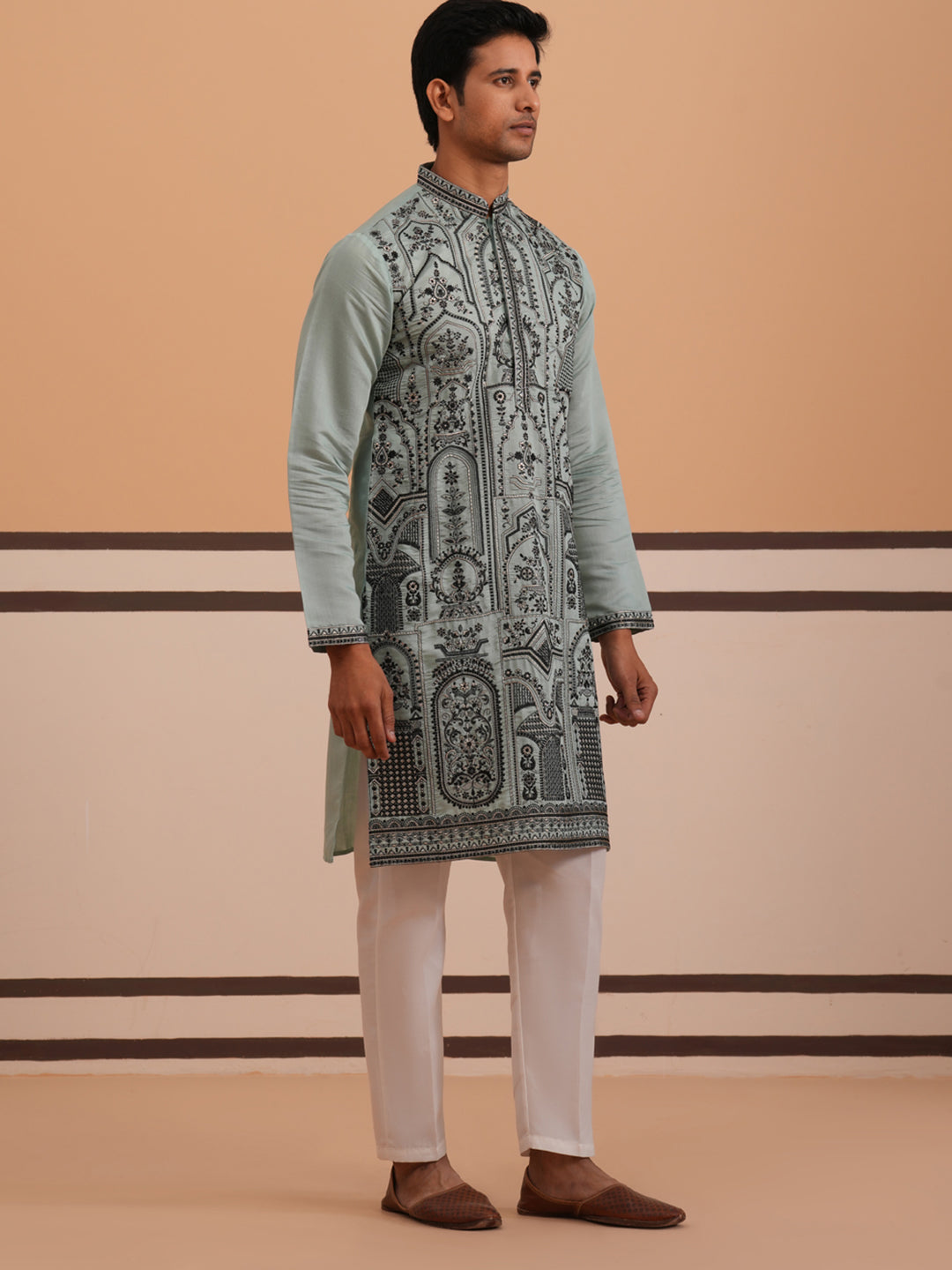 Men’S Silk Blend Embroidered Kurta Pyjama Set