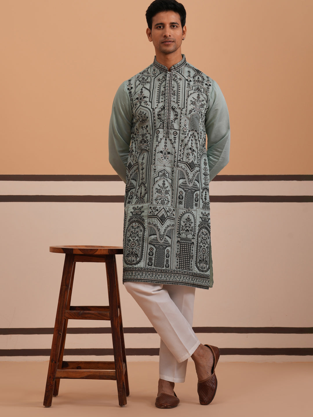 Men’S Silk Blend Embroidered Kurta Pyjama Set