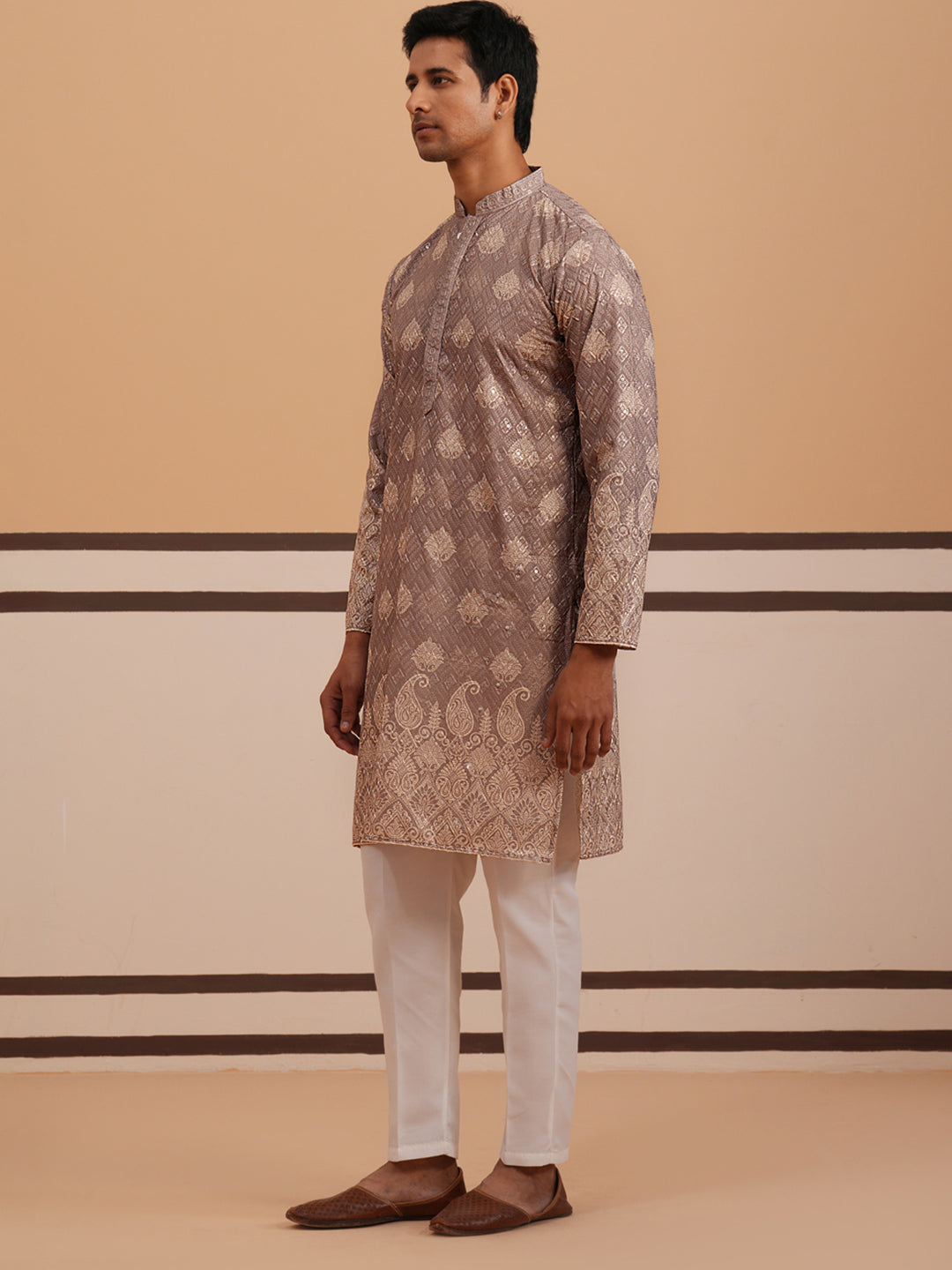 Embroidered Cotton-Blend Kurta Pyjama With Paisley Design
