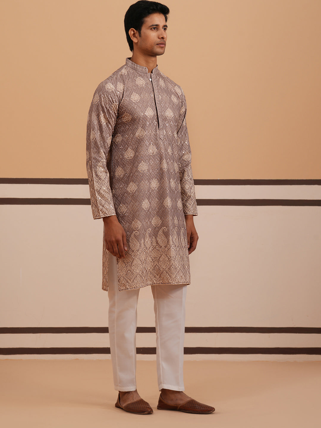 Embroidered Cotton-Blend Kurta Pyjama With Paisley Design