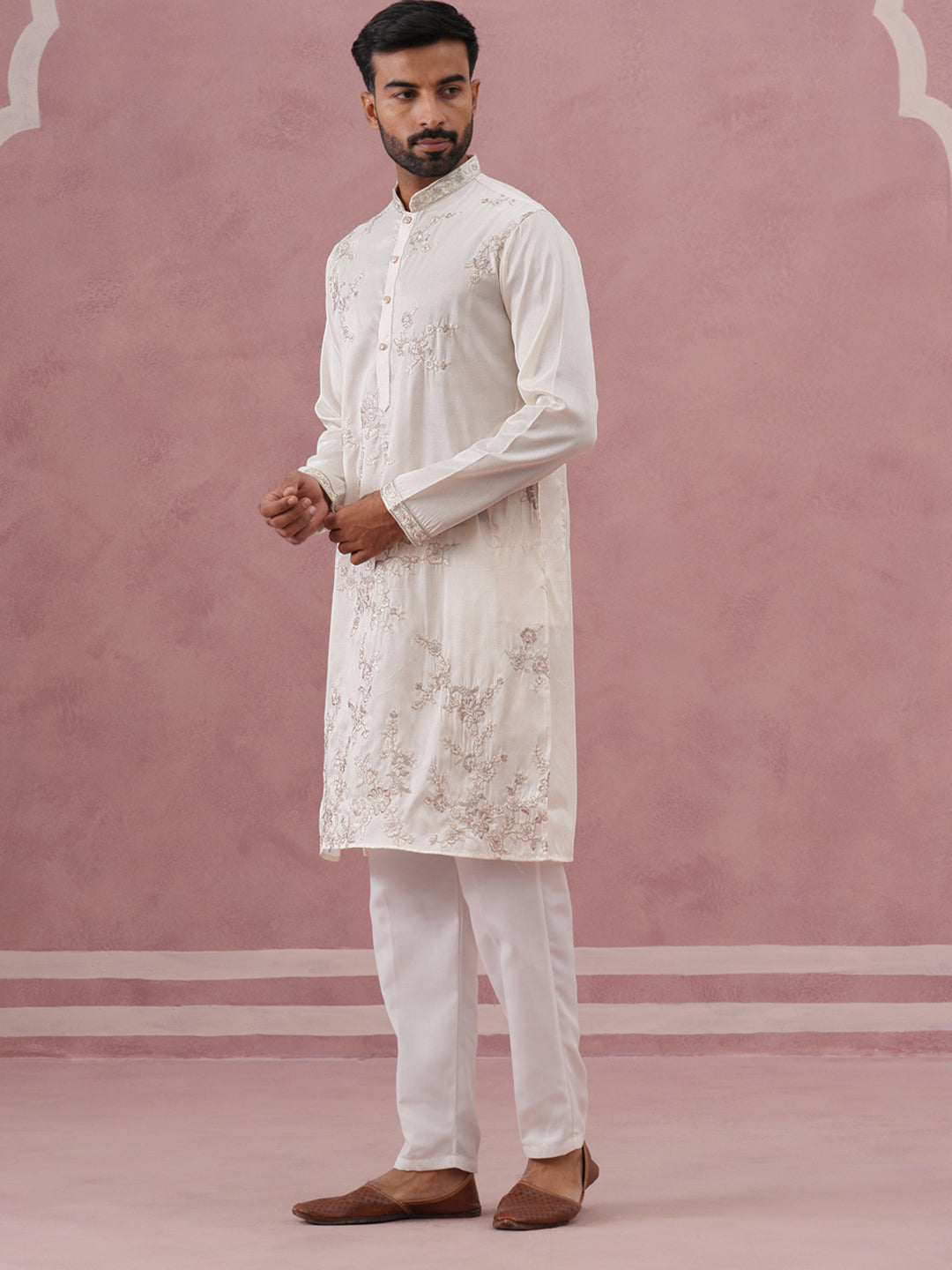 Men’S Silk Blend Embroidered Kurta Pyjama Set