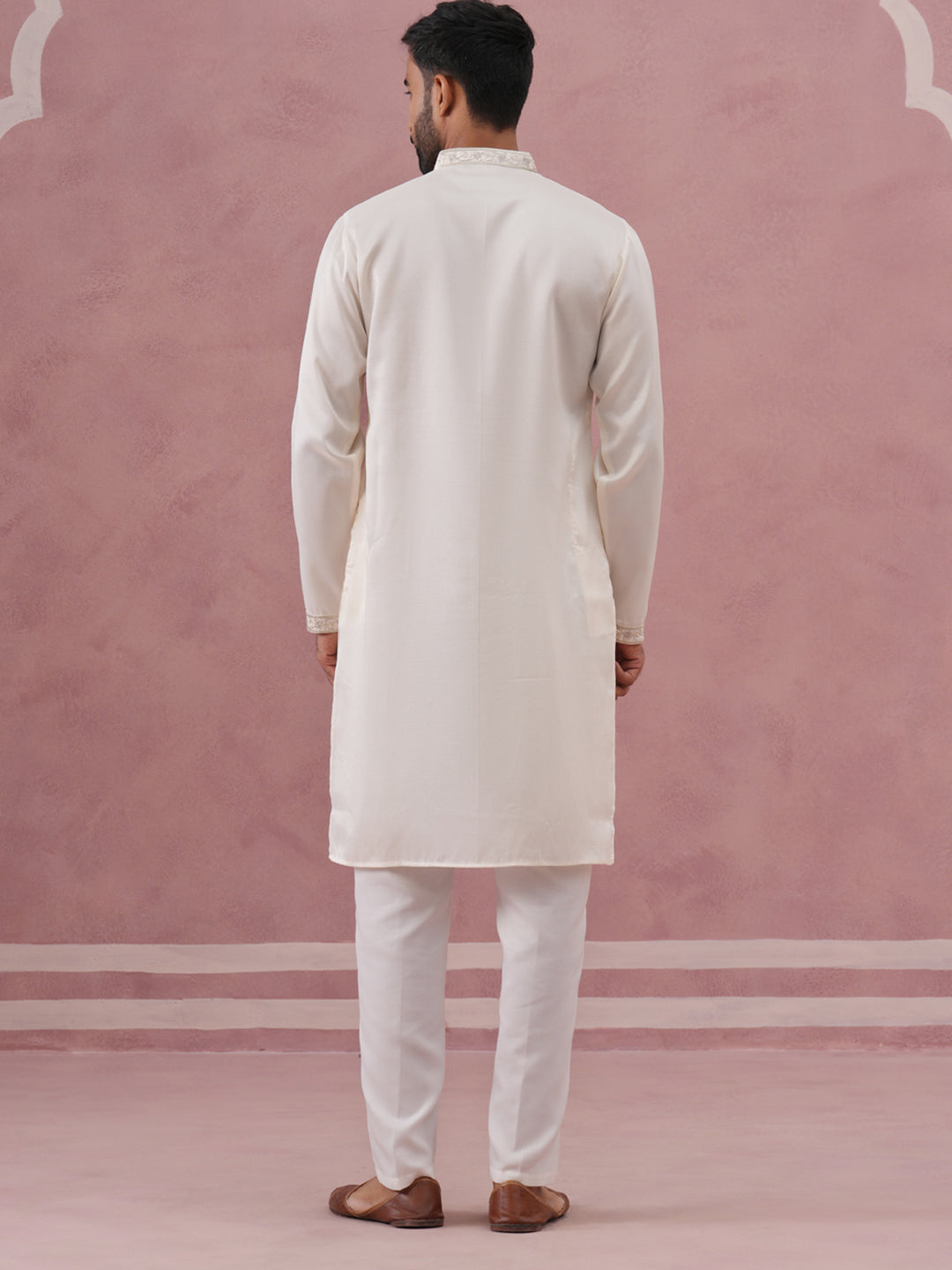 Men’S Silk Blend Embroidered Kurta Pyjama Set