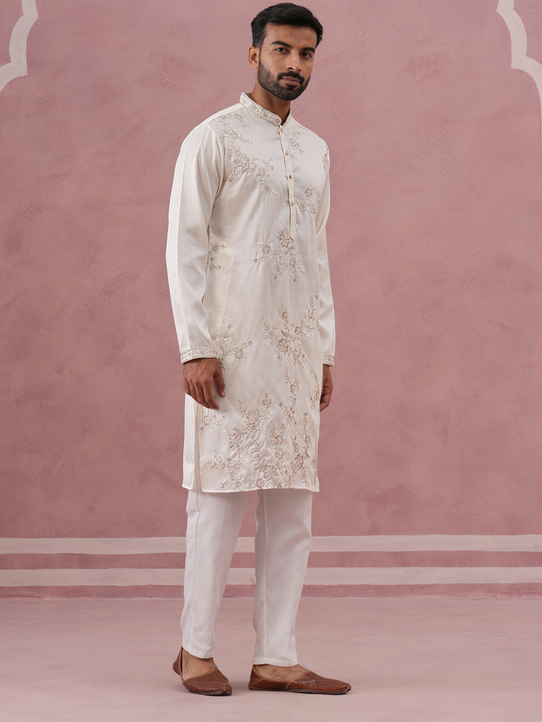 Men’S Silk Blend Embroidered Kurta Pyjama Set