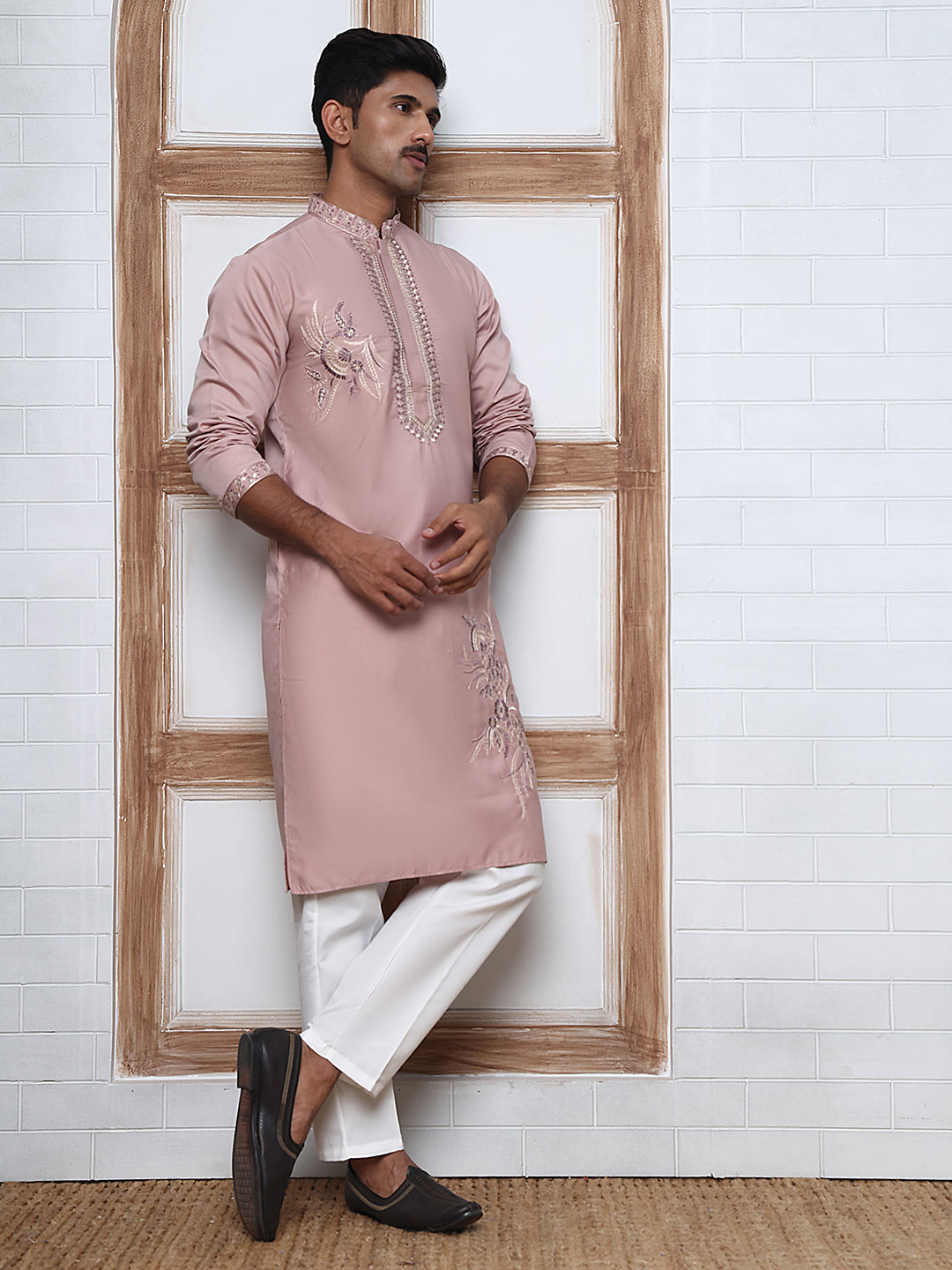 Men’S Silk Blend Embroidered Kurta Pyjama Set