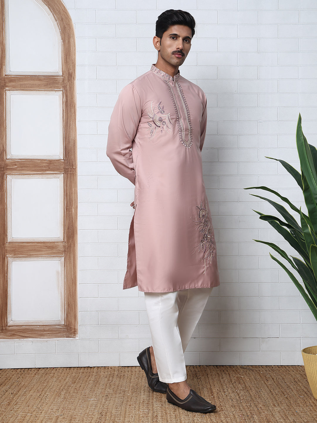 Men’S Silk Blend Embroidered Kurta Pyjama Set