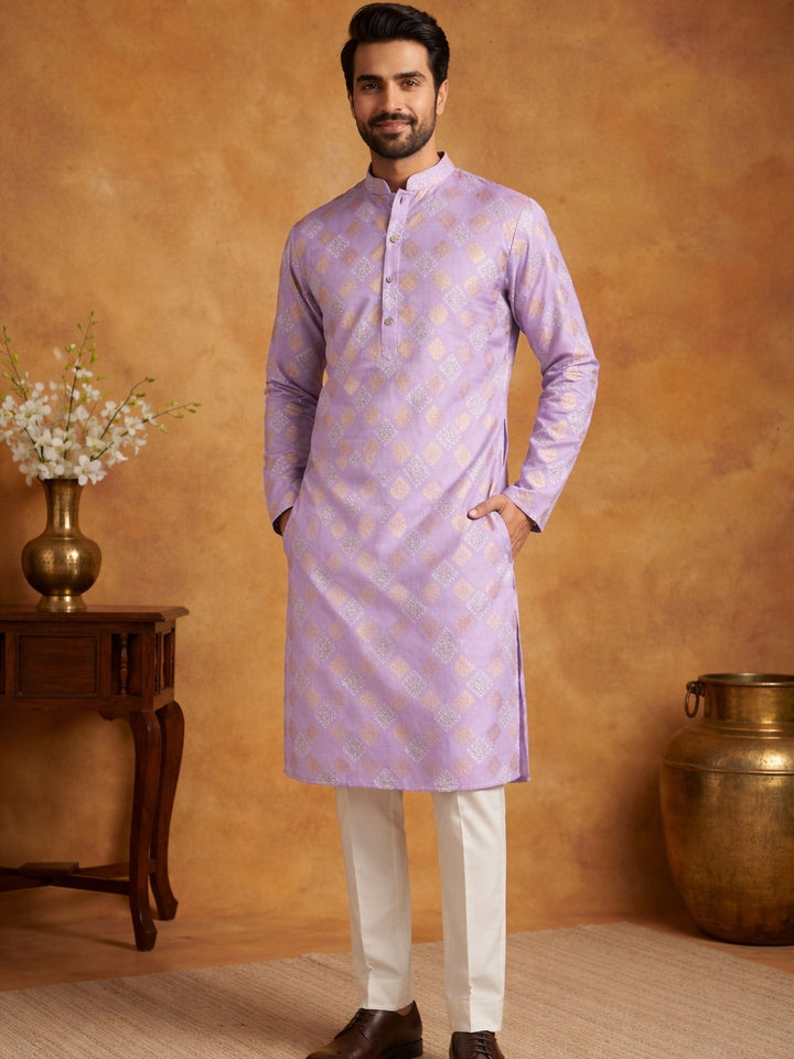 Men Cotton Blend Kurta Pyjama With Foil Print