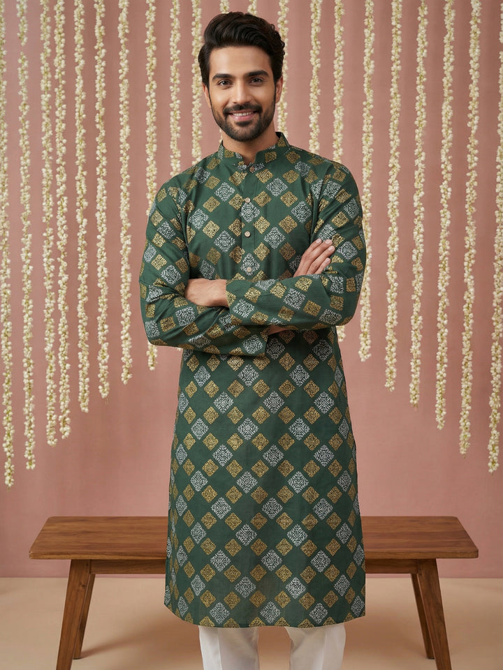 Men Cotton Blend Kurta Pyjama With Foil Print