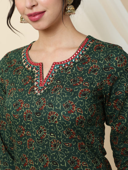 Cotton  Calf Length Printed Straight 3/4 Sleeves Round Kurta