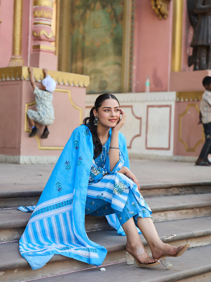 Floral-Printed Yoke With Vertical Pintuck Detailing Kurta Trouser Dupatta Set
