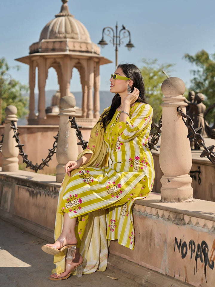 Floral-Printed Yoke With Vertical Pintuck Detailing Kurta Trouser Dupatta Set